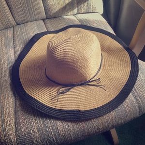 Floppy sun hat